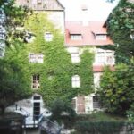 Der neue barrierefreie Eingang an der Westseite ist damit auch der neue Treffpunkt für die Führungen.